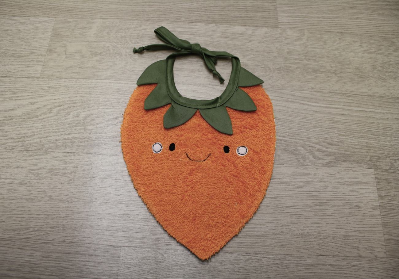 Bavaglino neonato a forma di Carotina