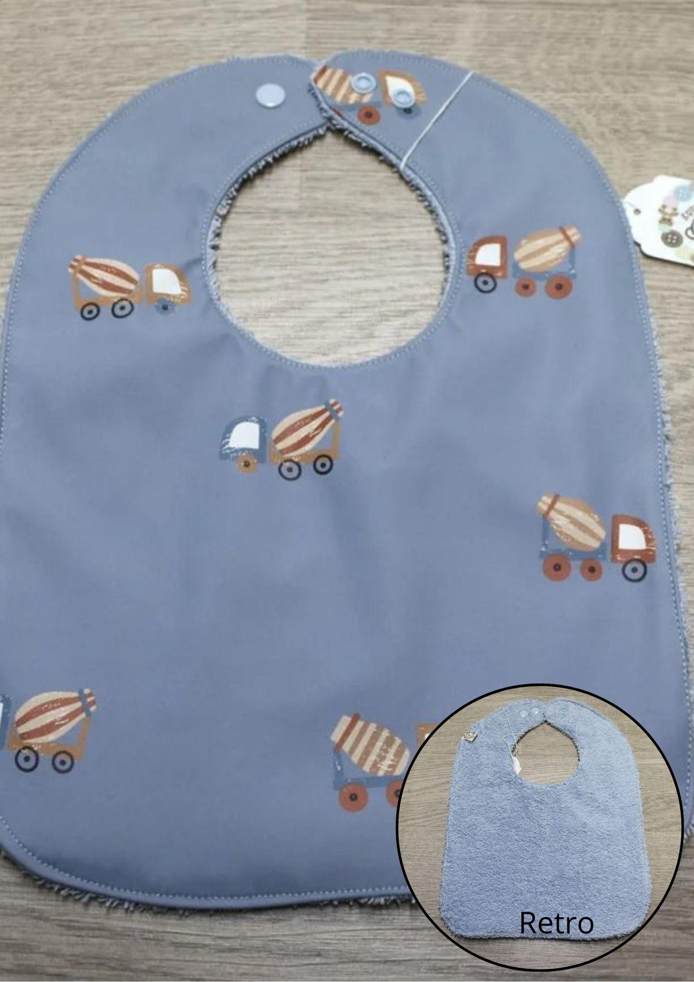 Bavaglino cerato azzurro con camioncini - retro in spugna
