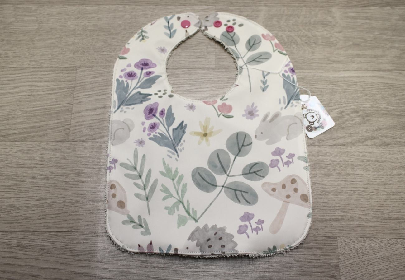 Bavaglino cerato con animaletti e piante - retro in spugna