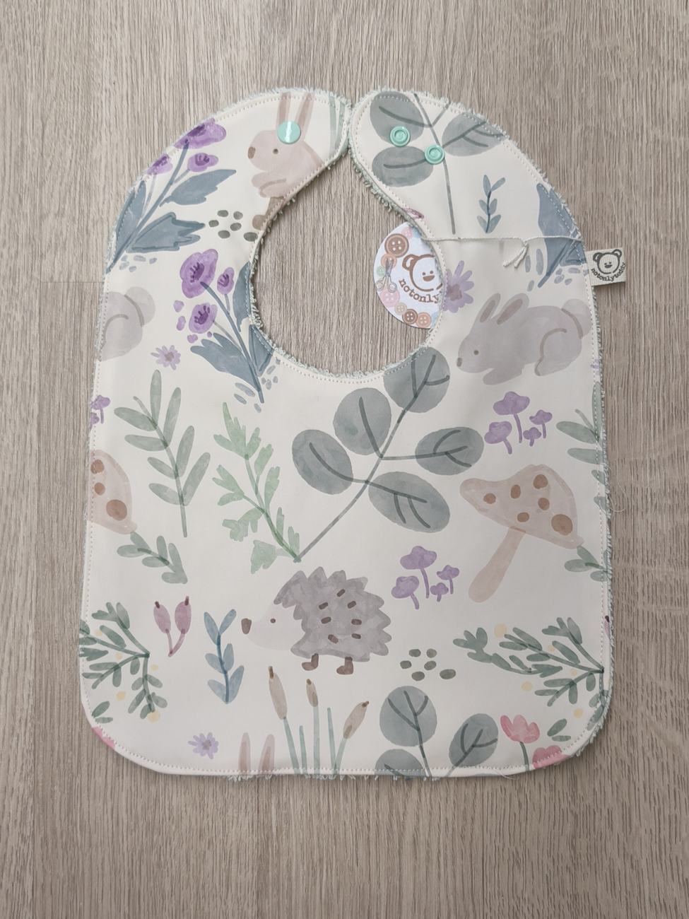 Bavaglino cerato con animaletti e piante - retro in spugna