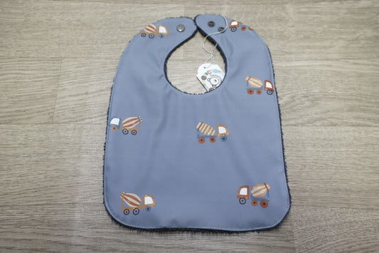 Bavaglino cerato azzurro con camioncini - retro in spugna