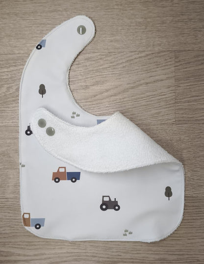 Bavaglino cerato bianco con furgoncini - retro in spugna bianca