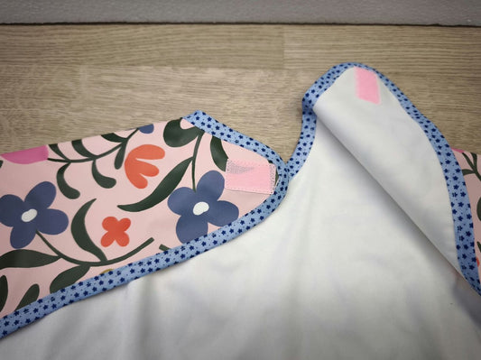 Bavaglino cerato con maniche - Rosa a fiori