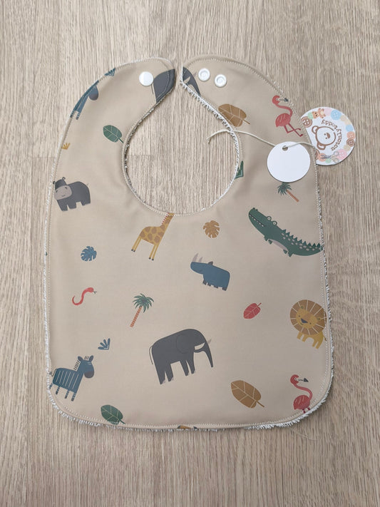 bavaglino cerato con animali della savana su fondo beige e con retro in spugna bianca