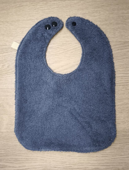 Bavaglino cerato azzurro con trattori - retro in spugna avio