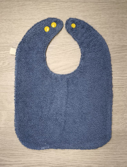 Bavaglino cerato azzurro con trattori - retro in spugna avio