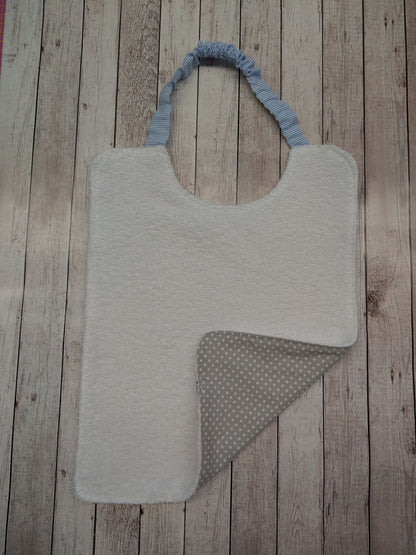 Bavaglino con elastico per asilo con ricamo di Elefantino