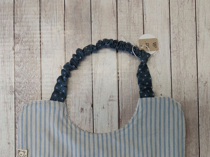 Retro di bavaglino con elastico per asilo con ricamo di Trenino