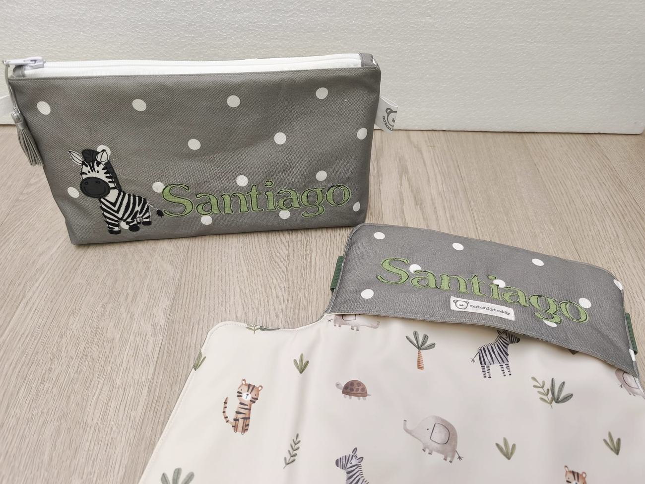 Beauty case portatutto – personalizzabile – coordinabile con fasciatoio - pois bianchi su fondo grigio con zebra