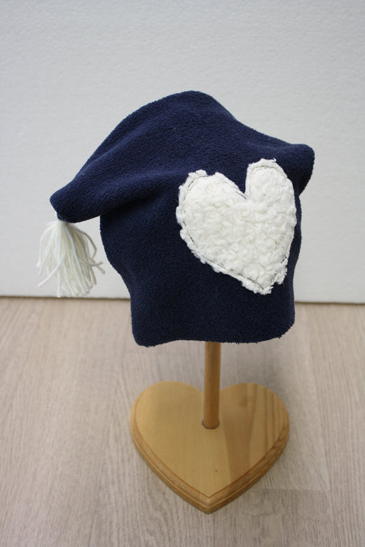 Berretto in felpa con nappine - cuore peloso