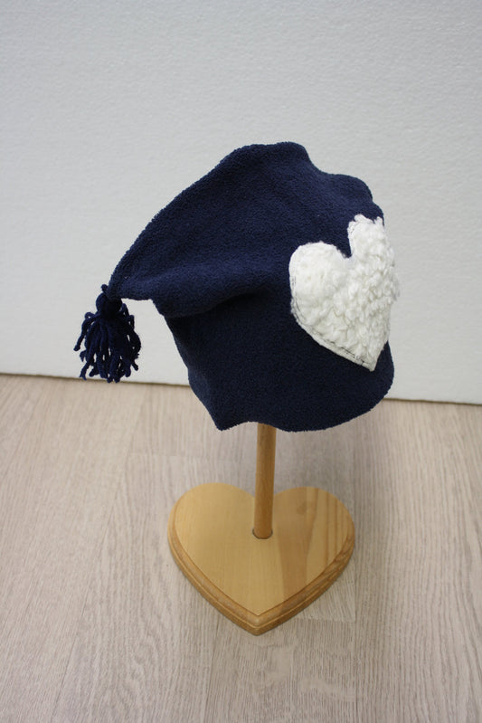 Berretto in felpa con nappine - cuore peloso