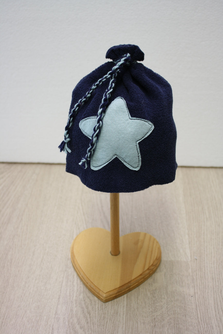Berretto in felpa boucle blu con fiocchetto - stella