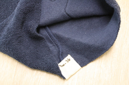 Berretto in felpa blu con stellina leopardo e nodini tricotin beige