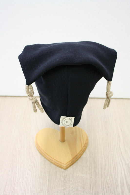 Berretto in felpa blu con stellina leopardo e nodini tricotin beige