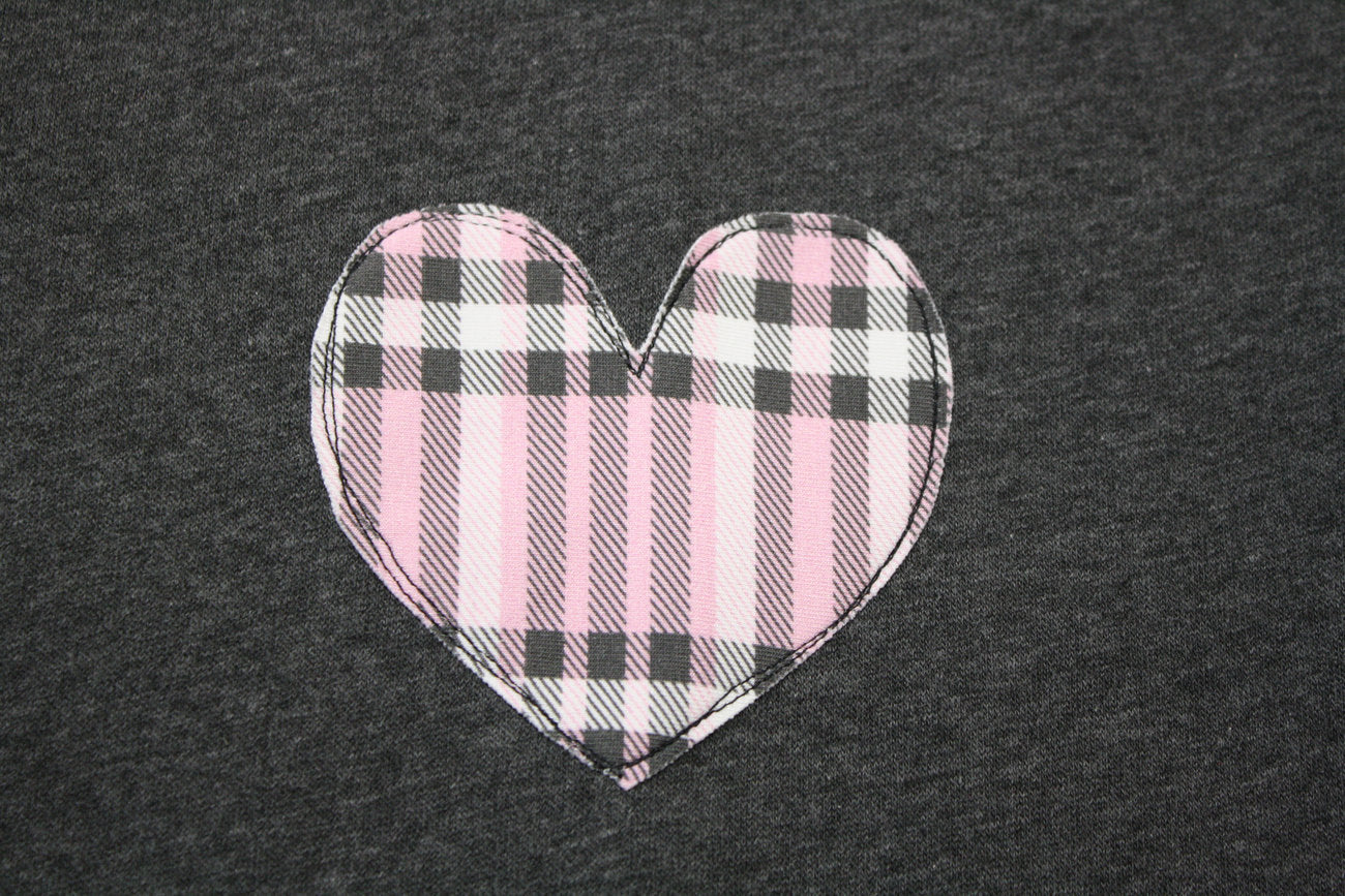 Berretto in felpa grigia con nappine - cuore tartan in maglina - taglia 30-36 mesi