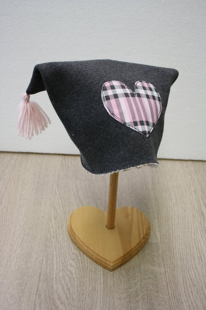 Berretto in felpa grigia con nappine - cuore tartan in maglina - taglia 30-36 mesi