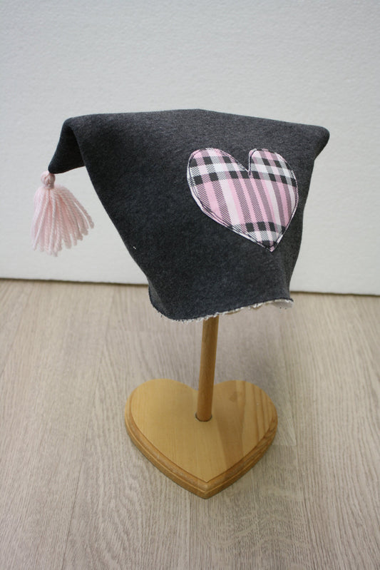 Berretto in felpa grigia con nappine - cuore tartan in maglina - taglia 30-36 mesi