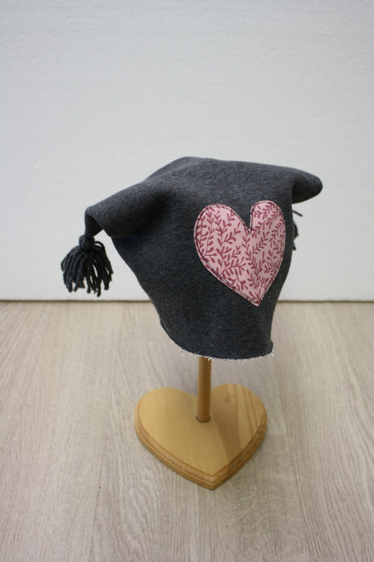 Berretto in felpa grigia con nappine - cuore in maglina malva - taglia 3-5 anni