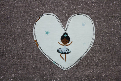 Berretto in felpa grigia glitter con nappine - cuore in maglina con ballerine - taglia 18-24 mesi