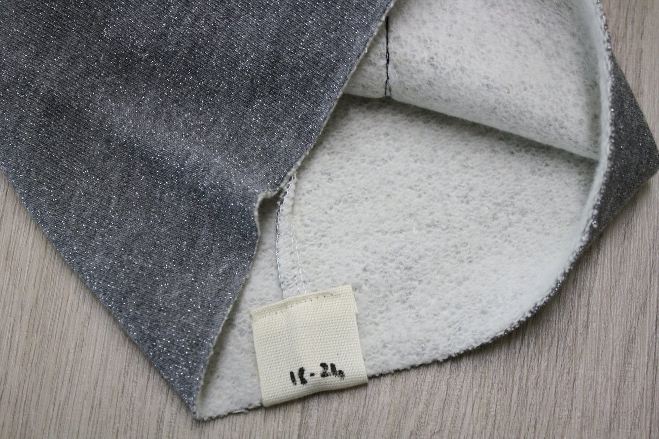 Berretto in felpa grigia glitter con nappine - cuore in maglina con ballerine - taglia 18-24 mesi