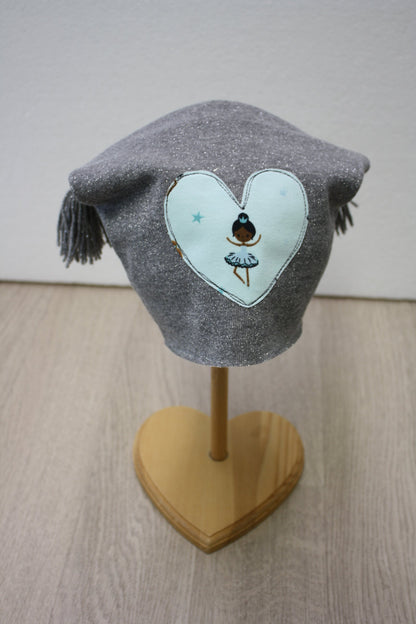 Berretto in felpa grigia glitter con nappine - cuore in maglina con ballerine - taglia 18-24 mesi