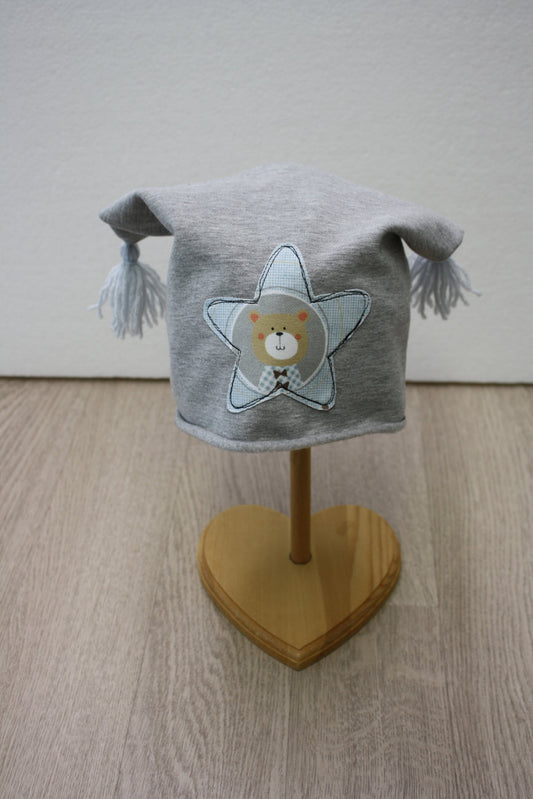 Berretto in felpa con stellina orsetto