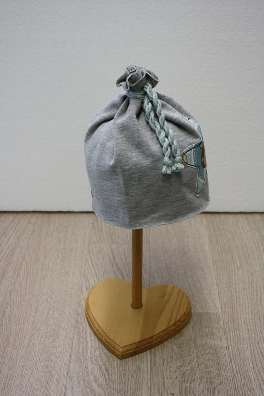 Berretto in felpa mezza stagione grigia con fiocchetto - stella a fantasia orsotto