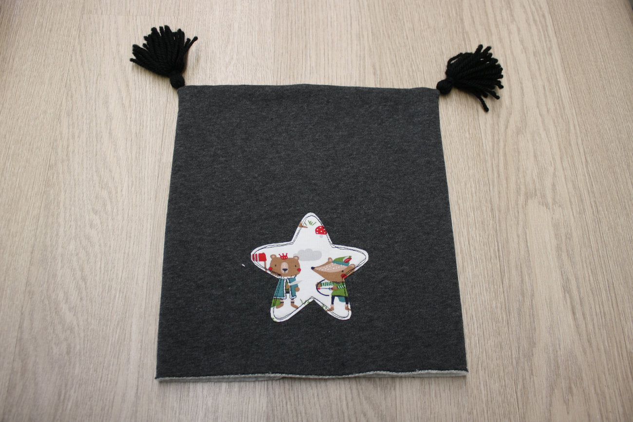 Berretto in felpa grigia con stellina Robin Hood- taglia 6-8 anni
