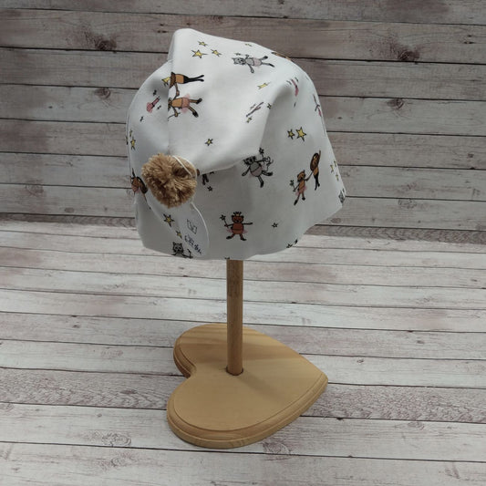 Berretto in maglina con fantasia NotOnlyTeddy di orsette fatine – pompon beige