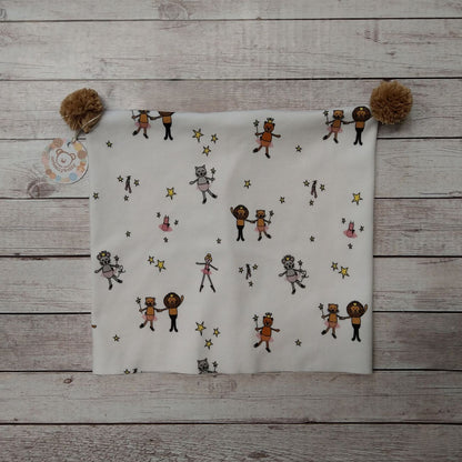 Berretto in maglina con fantasia NotOnlyTeddy di orsette fatine – pompon beige