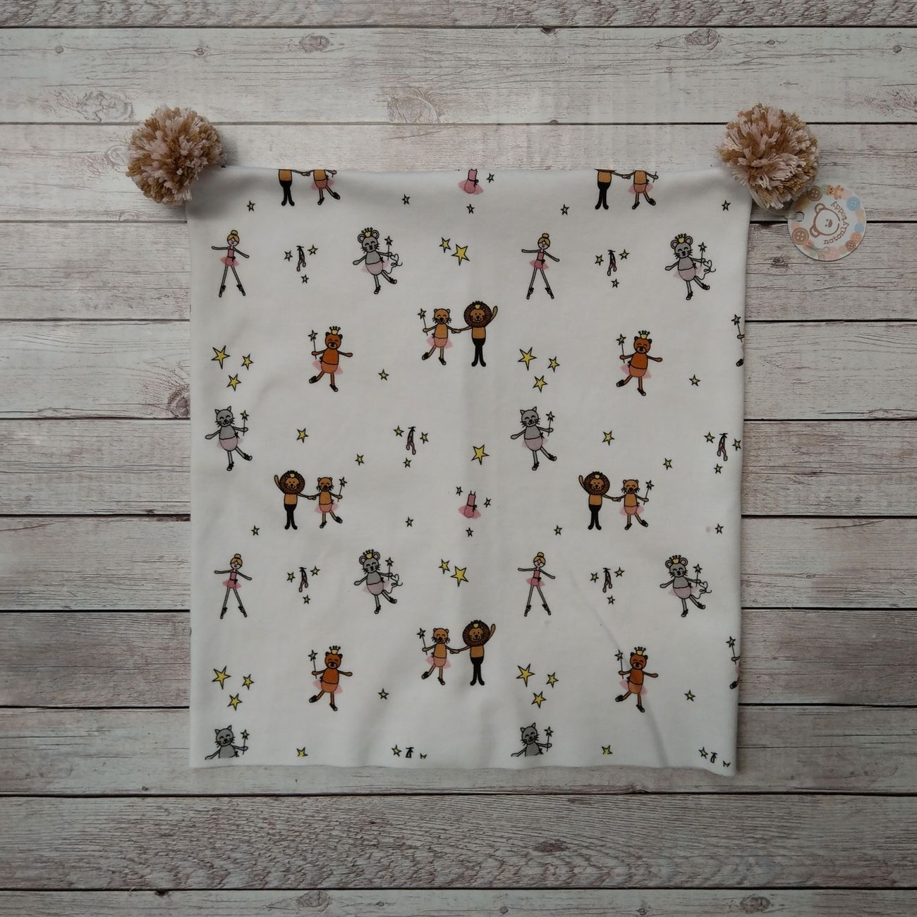 Berretto in maglina con fantasia NotOnlyTeddy di orsette fatine – pompon melange