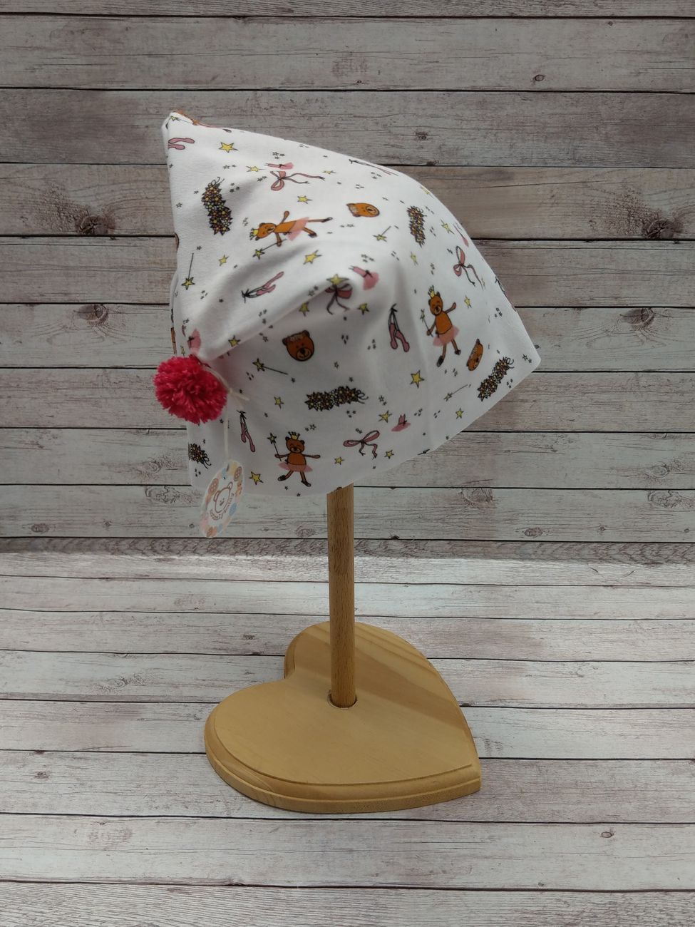 Berretto in maglina con fantasia NotOnlyTeddy di orsetta ballerina – pompon fucsia
