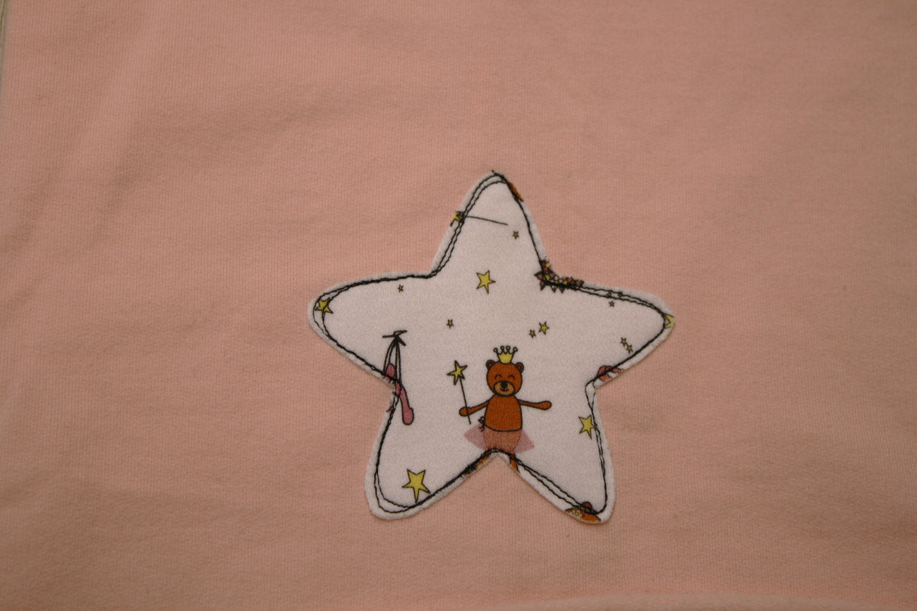 Berretto in felpa rosa con pon pon bianchi - stellina fatine - 12-18 mesi