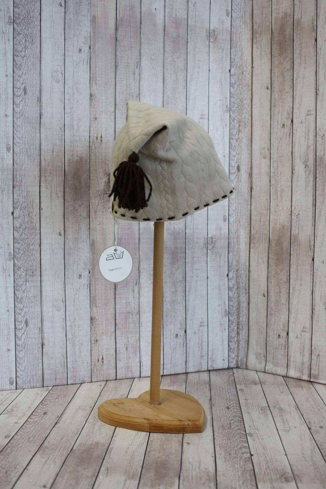 Berretto in jersey knit beige con nappine e bordino marroni - 9-12 mesi