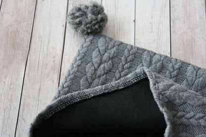 Berretto in jersey knit grigio melange con pompon grigi - 9-12 mesi