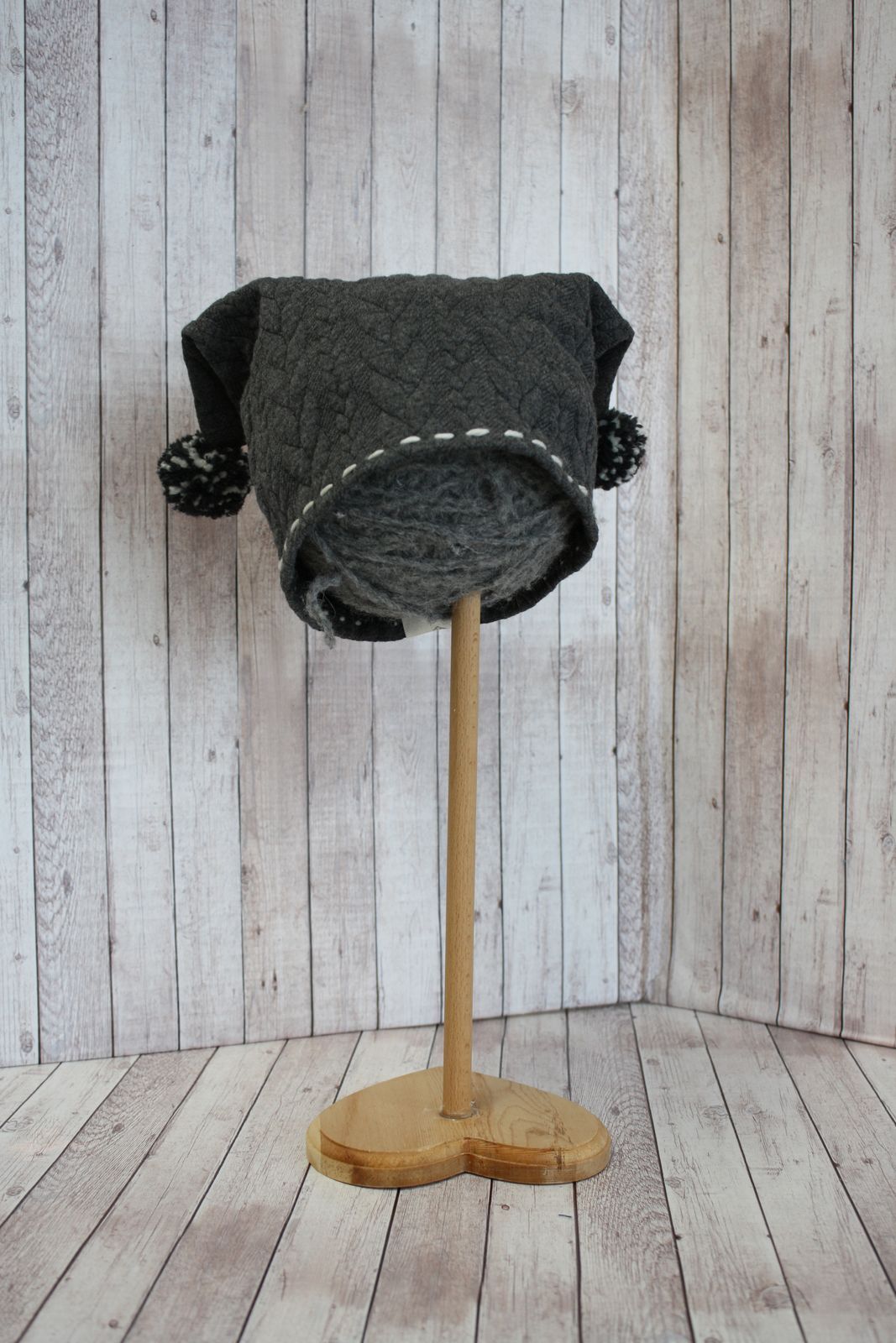 Berretto in jersey knit grigio scuro melange con pompon grigi - 6-8 anni