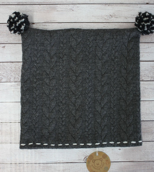 Berretto in jersey knit grigio scuro melange con pompon grigi - 6-8 anni