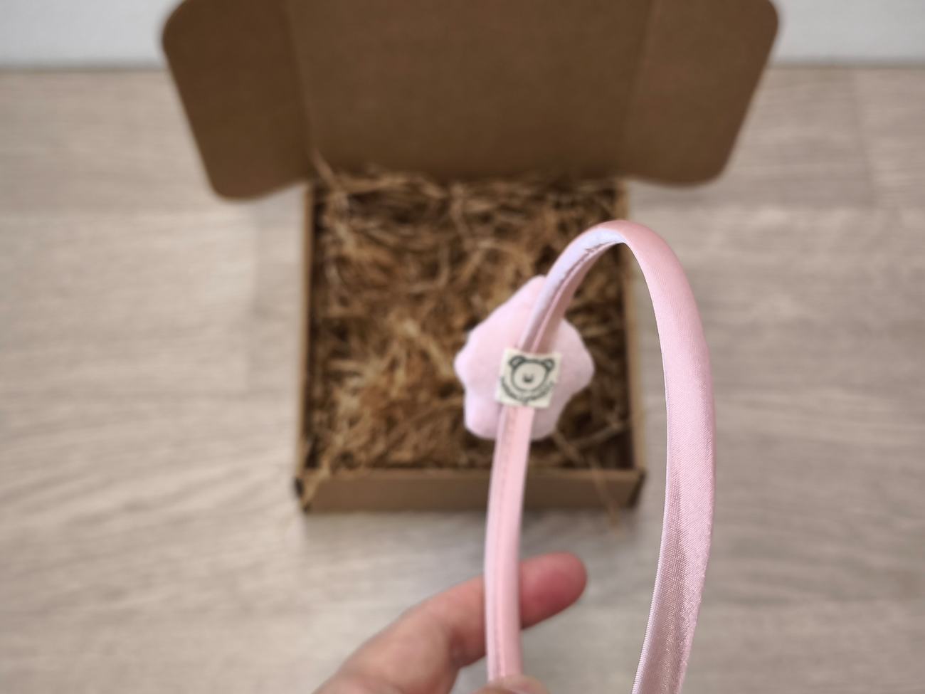 Cerchietto in raso rosa con cupcake