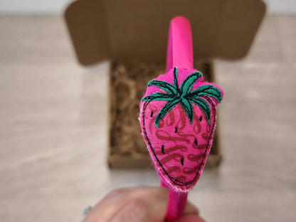 Cerchietto in raso fucsia con fragola
