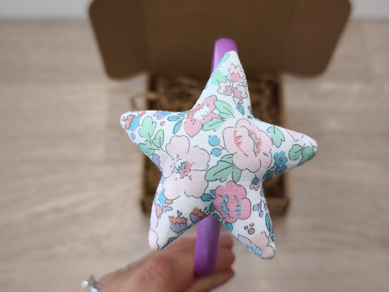 Cerchiello in raso lilla con stellina a fiori colorati