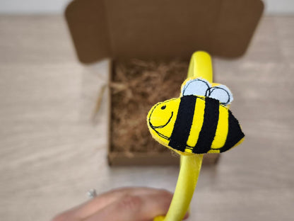 Cerchietto in raso giallo con apetta