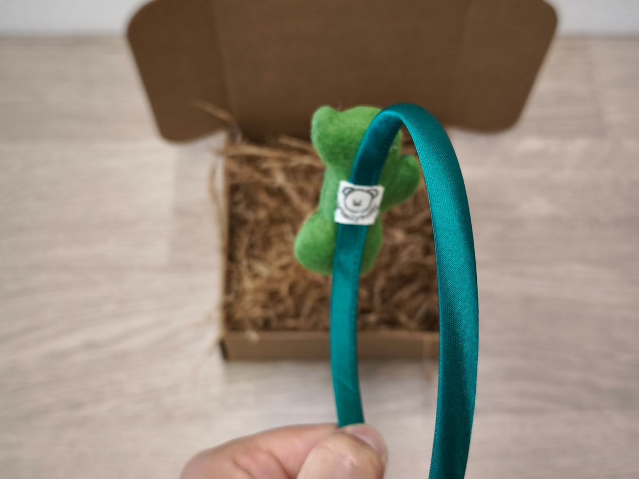 Cerchiello per capelli da bambin in raso verde oliva con cactus