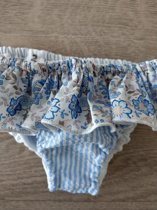 Costumino bambina con volant righe azzurre e fiorellini – dettaglio