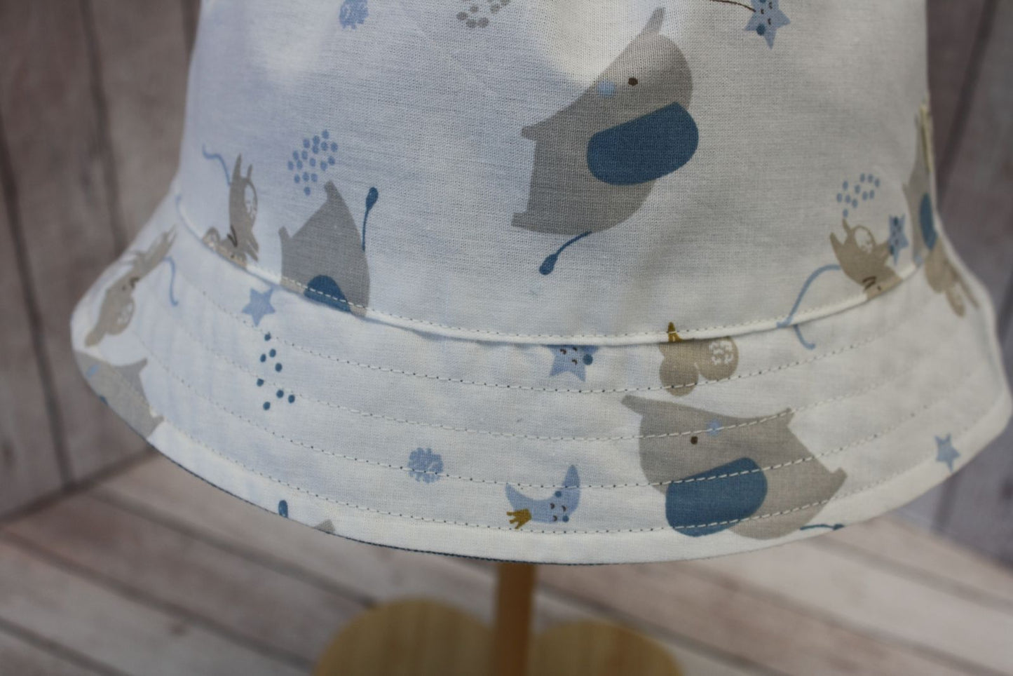 Cappellino parasole double-face, elefantini e chambray azzurro