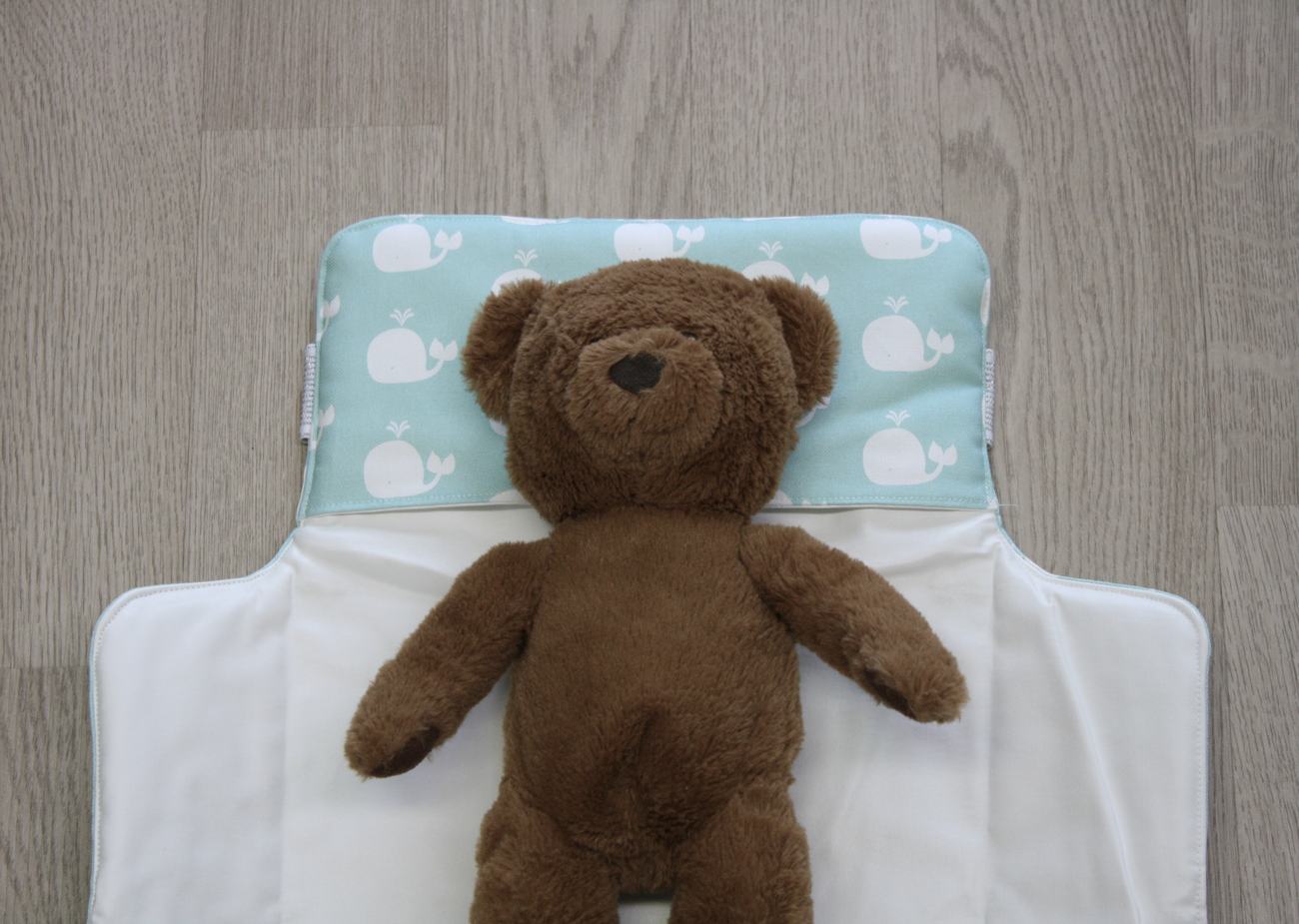 Fasciatoio portatile - Portapannolini verde acqua con balenine