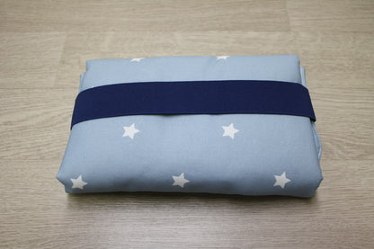 Fasciatoio da viaggio pieghevole con portapannolini – Stelline azzurro con interno cerato - automobiline – personalizzabile
