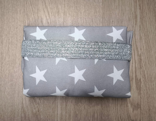 Fasciatoio da viaggio pieghevole con portapannolini – Stelle bianche su fondo grigio – personalizzabile