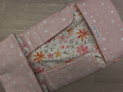 Fasciatoio da viaggio pieghevole portapannolini – Rosa bacchette magiche e fiori – personalizzabile