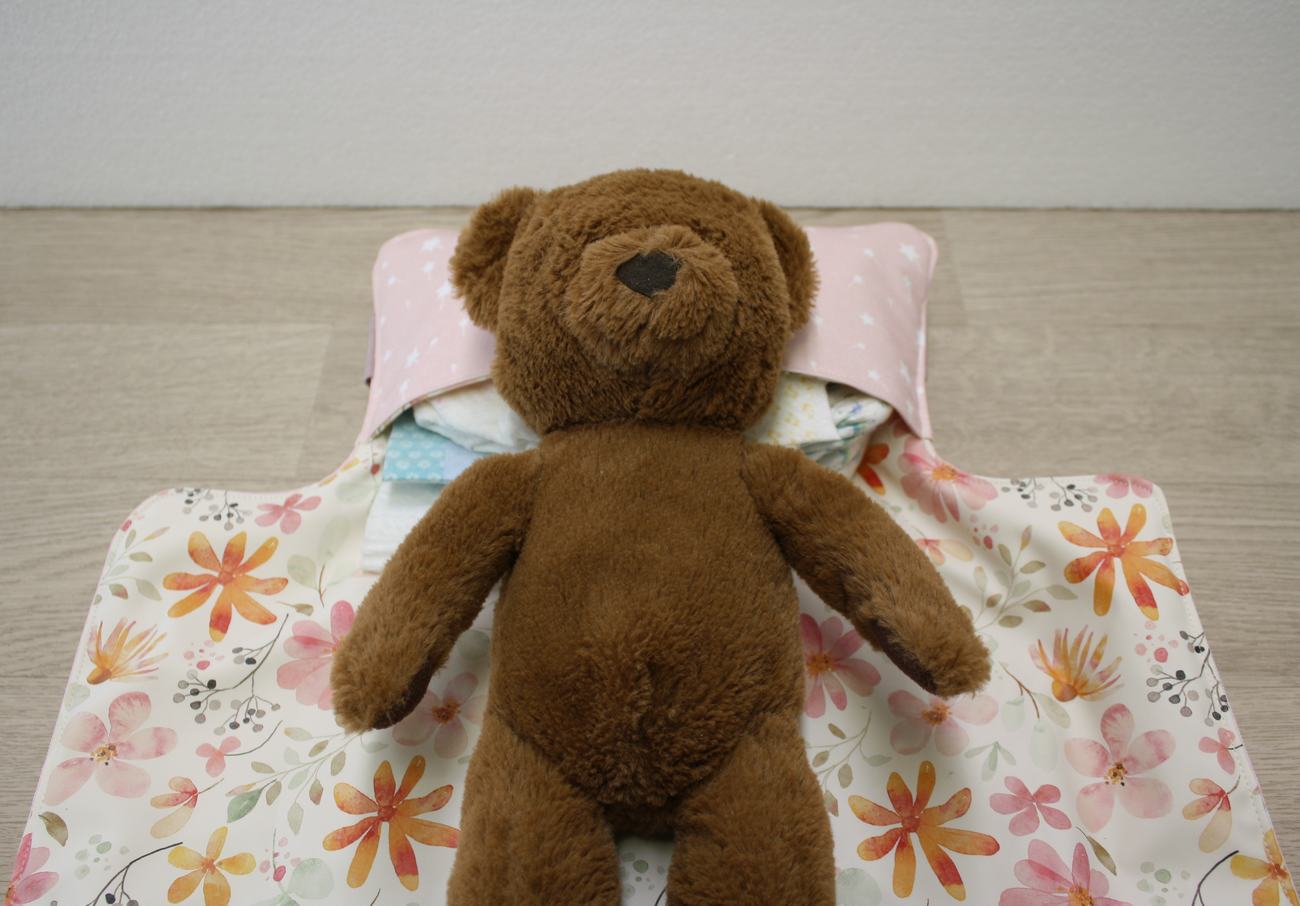 Fasciatoio da viaggio pieghevole portapannolini – Rosa bacchette magiche e fiori – personalizzabile