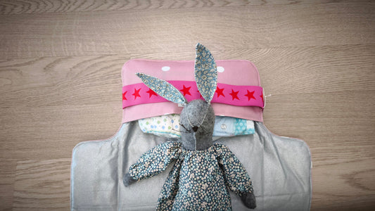 Fasciatoio da viaggio pieghevole con portapannolini – Rosa pois – interno cerato argento - personalizzabile